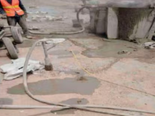 阳谷水泥混凝土路面板底注浆技术 路面脱空注浆整治方案