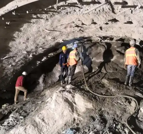 阳谷隧道拱顶带模注浆料，微膨胀注浆料的特点及施工工艺